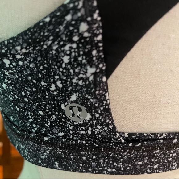 Lululemon Run Stuff Your Bra (Long Line)
Mini Splatter White Black/ Black size 6 - Picture 8 of 9
